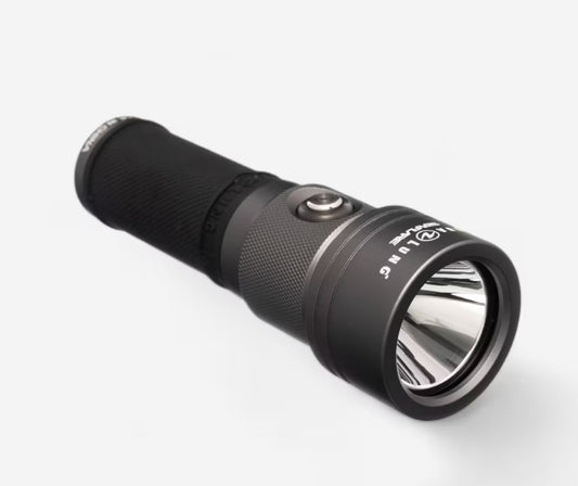 Lanterna tática LED compacta, resistente à água e aos impactos